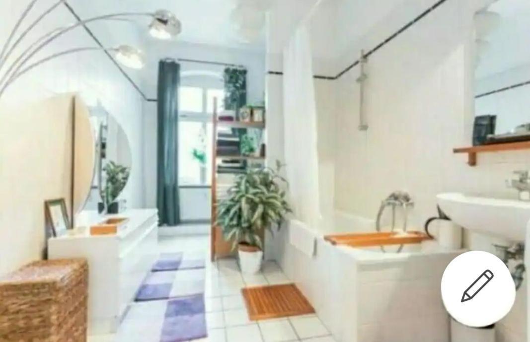 Private Bedroom Near Alexanderplatz In Sharing Apartment Berlin Luaran gambar